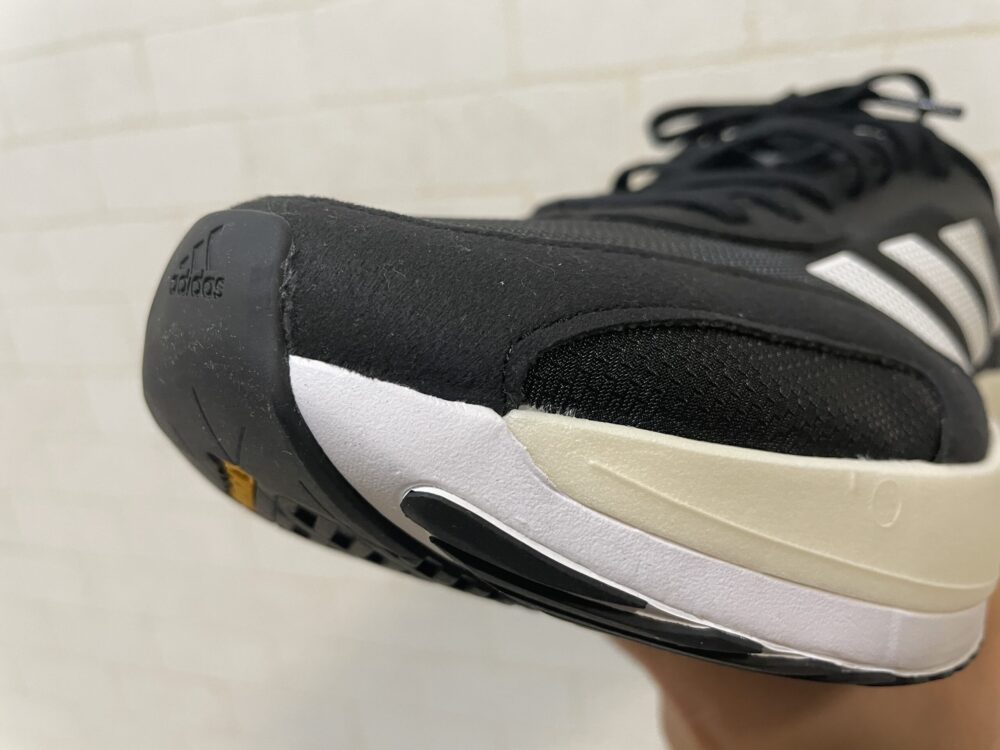 アディゼロ ボストン10 レビュー。反発力が半端ないシューズです
